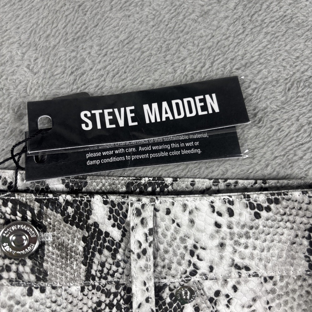 NWT Steve Madden Women's Pythonia Faux Leather Shorts Snake Print Gray Size XS - Picture 2 of 9